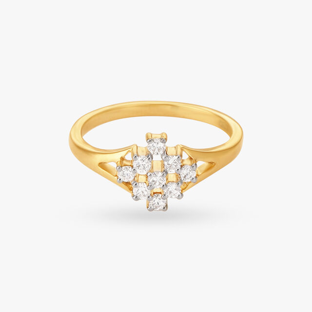 Amira Gold Lustrous Cluster Diamond Finger Ring
