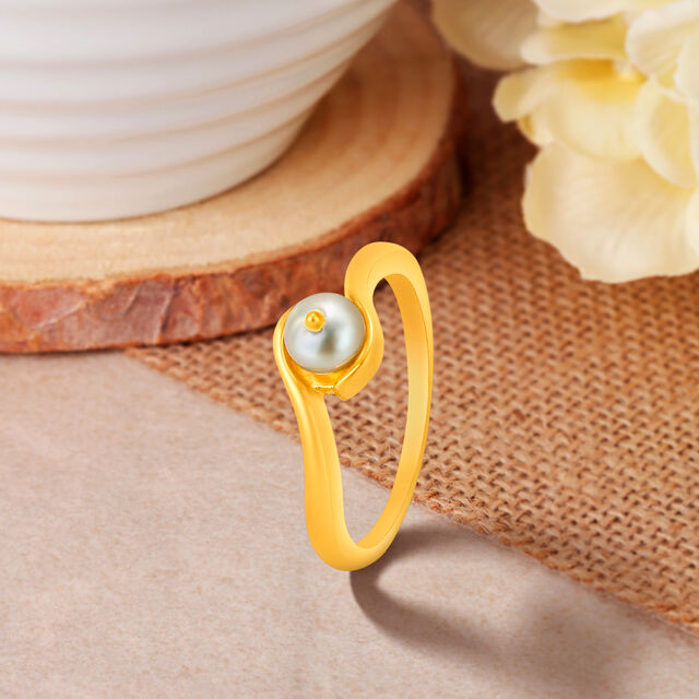 Amira Gold Pristine Pearl Gold Finger Ring