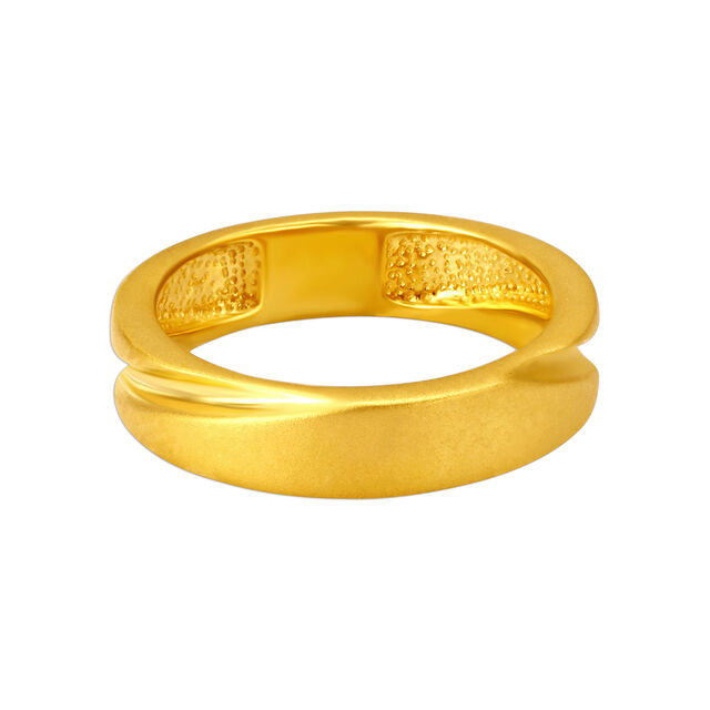 Amira Gold Striking 22 Karat Yellow Gold Swirled Finger Ring