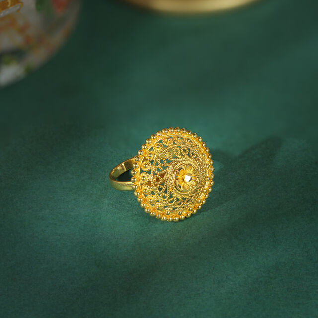 Amira Gold Floral Gold Finger Ring with Jali Work
