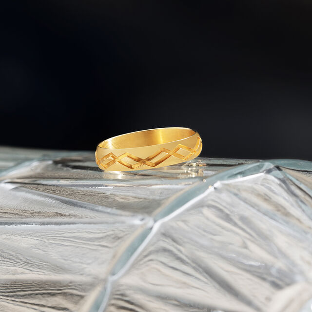 Amira Gold Lustrous 22 Karat Gold Zig-Zag Patterned Ring