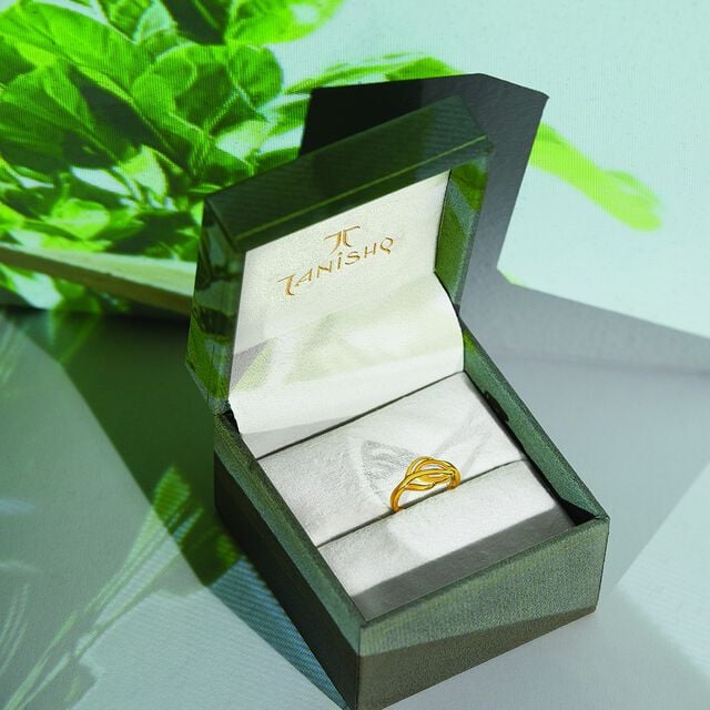 Amira Gold Infinity Twist Gold Ring